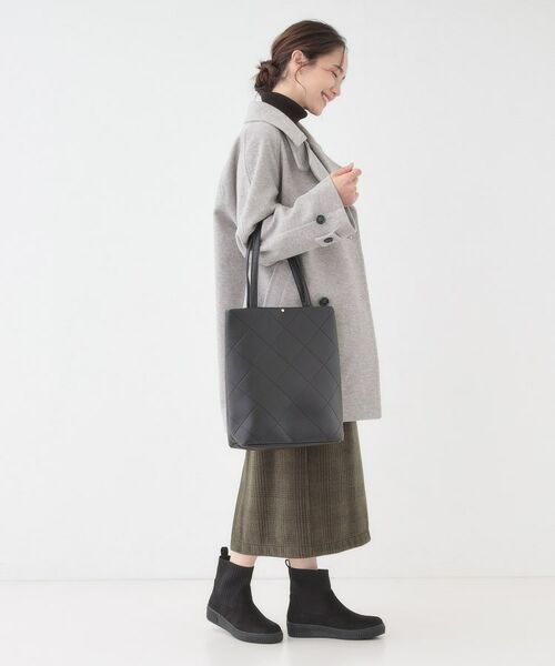 SHOO・LA・RUE / シューラルー トートバッグ | バイアスチェック型押しトートバッグ | 詳細2