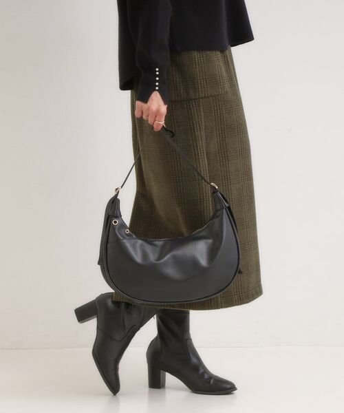 SHOO・LA・RUE / シューラルー ショルダーバッグ | ハトメ使いがアクセント ハーフムーンショルダーバッグ | 詳細1