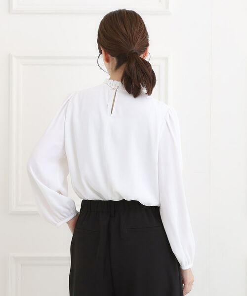 SHOO・LA・RUE / シューラルー シャツ・ブラウス | 【洗濯機可/裏地つき】ミニフリル クルーネックブラウス | 詳細2