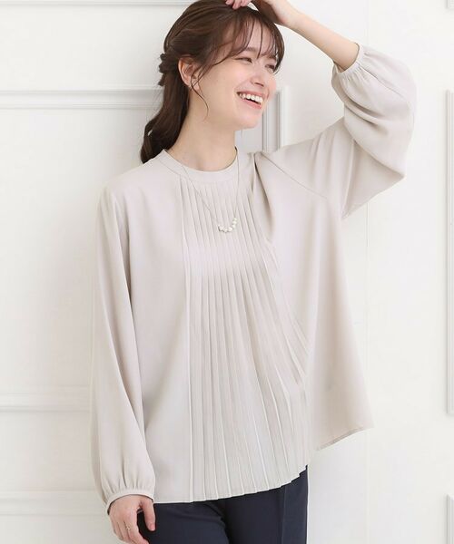 SHOO・LA・RUE/シューラルー 【洗濯機可】上品映えする フロントプリーツブラウス ライトベージュ(051) 04(LL) SHOO・LA・RUE/シューラルー 【洗濯機可】上品映えする フロントプリーツブラウス ライトベージュ(051) 04(LL)