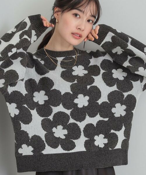 SHOO・LA・RUE / シューラルー ニット・セーター | 【S-LL】レトロ可愛い デイジー柄 総柄ニット(チャコールグレー(214))