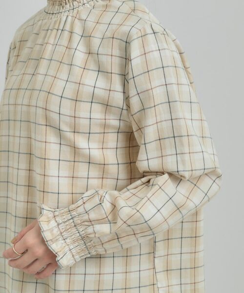 SHOO・LA・RUE / シューラルー シャツ・ブラウス | ギャザーネックがスタイリングのアクセントに ハイネックブラウス | 詳細13