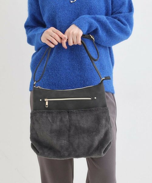 SHOO・LA・RUE / シューラルー ショルダーバッグ | ポケットフェイクファーショルダーバッグ | 詳細1