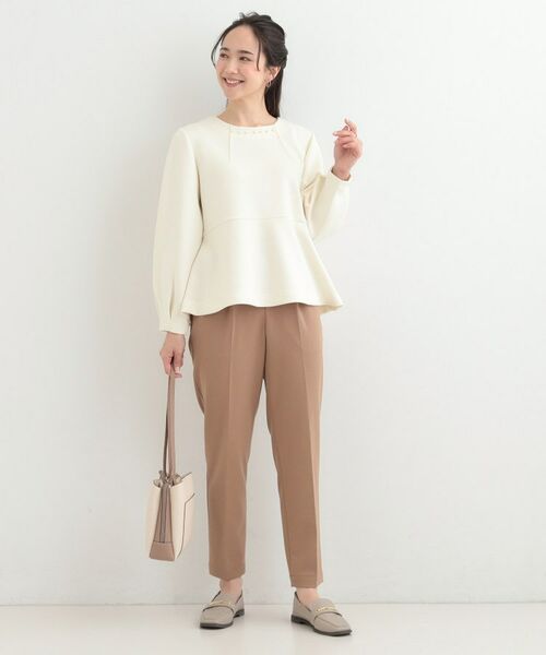 SHOO・LA・RUE / シューラルー カットソー | なめらかタッチダンボール フェイクパール付きペプラムトップス | 詳細3