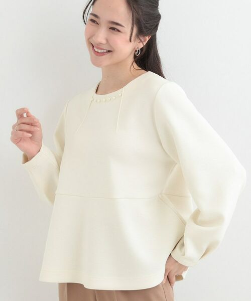 SHOO・LA・RUE / シューラルー カットソー | なめらかタッチダンボール フェイクパール付きペプラムトップス（アイボリー(004)）