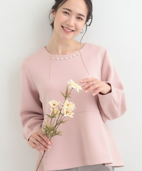 SHOO・LA・RUE / シューラルー カットソー | なめらかタッチダンボール フェイクパール付きペプラムトップス（ライトピンク(070)）