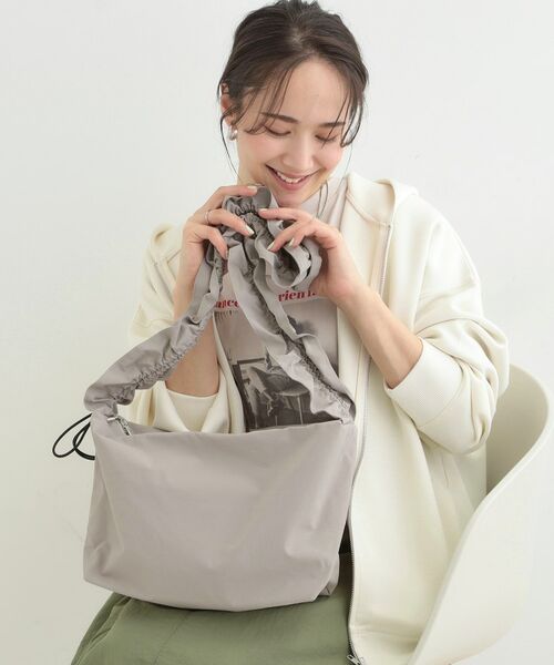 SHOO・LA・RUE / シューラルー ショルダーバッグ | 【撥水】ドロストギャザーショルダーバッグ（グレー(012)）