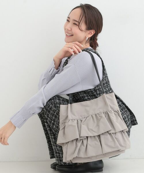 SHOO・LA・RUE / シューラルー トートバッグ | 【撥水】つまみハンドルフリルトートバッグ（グレー(012)）