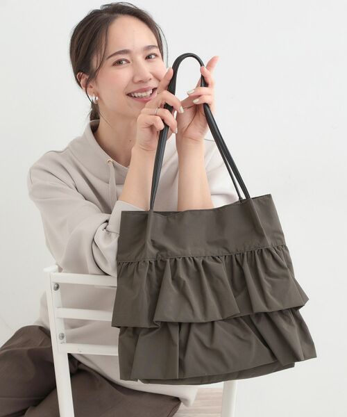 SHOO・LA・RUE / シューラルー トートバッグ | 【撥水】つまみハンドルフリルトートバッグ（モカブラウン(042)）