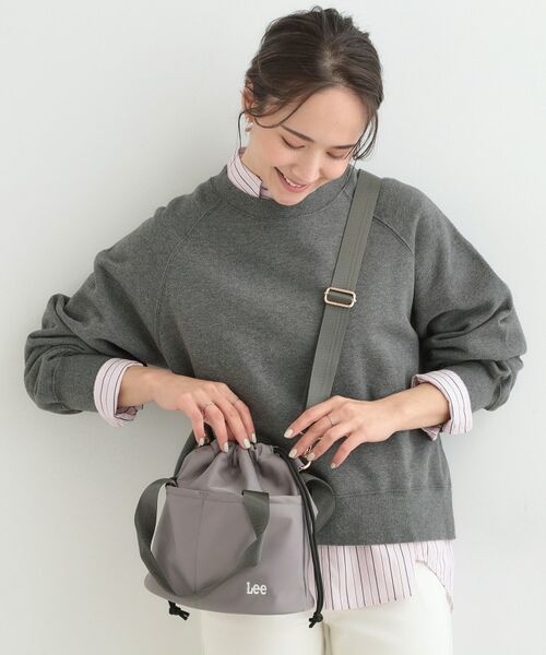 SHOO・LA・RUE / シューラルー ショルダーバッグ | 【Lee別注／撥水】巾着ショルダーバッグ（グレー(012)）