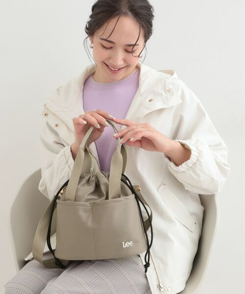 SHOO・LA・RUE / シューラルー ショルダーバッグ | 【Lee別注／撥水】巾着ショルダーバッグ（グレージュ(050)）
