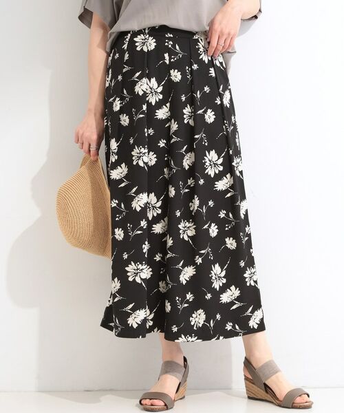 SHOO・LA・RUE / シューラルー ショート・ハーフ・半端丈パンツ | 【S-LL/脚のラインを拾いにくい】大人上品な花柄でコーデが彩る アソートプリントスカーチョ(ブラック(719))