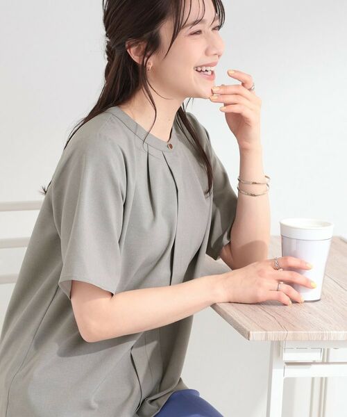 SHOO・LA・RUE / シューラルー シャツ・ブラウス | 【ひんやり/吸水速乾/セットアップ可】洗濯後しわになりにくい　タックブラウス（グレー(012)）