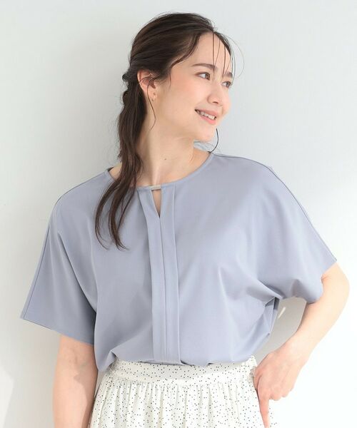 SHOO・LA・RUE / シューラルー シャツ・ブラウス | 【ひんやり/吸水速乾/UV/通勤】洗濯後しわになりにくい アクセいらずのメタルポイントブラウス | 詳細1
