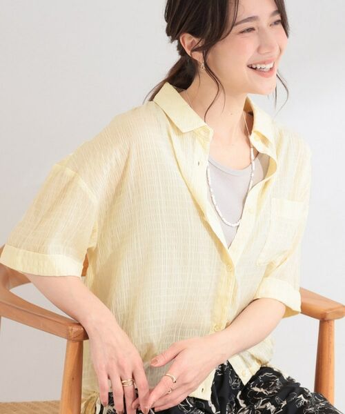 SHOO・LA・RUE / シューラルー シャツ・ブラウス | 【S-LL/洗濯機可/体型カバー】さらさら シャーリングシフォン 裾ドロストシャツ(ライトイエロー(030))