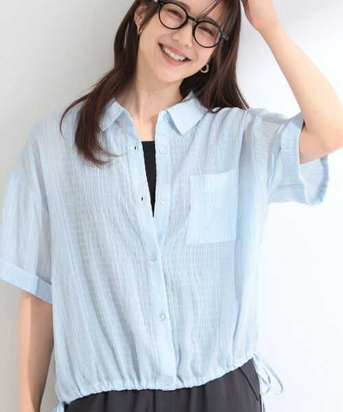 SHOO・LA・RUE / シューラルー シャツ・ブラウス | 【S-LL/洗濯機可/体型カバー】さらさら シャーリングシフォン 裾ドロストシャツ(ブルー(091))