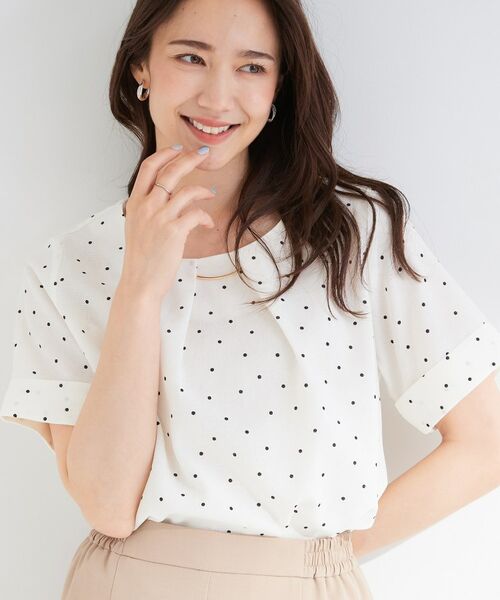 SHOO・LA・RUE / シューラルー シャツ・ブラウス | 【通気性】メタルバーがアクセント ドット柄タックブラウス（オフホワイト(103)）