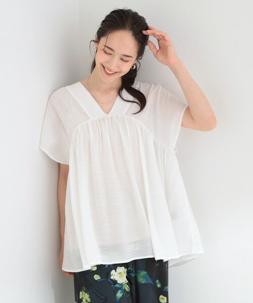 SHOO・LA・RUE / シューラルー シャツ・ブラウス | 【ひんやり/UV/体型カバー】インせず着られる Vネックギャザーブラウス | 詳細1