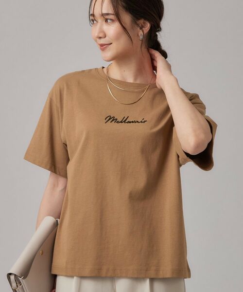 SHOO・LA・RUE / シューラルー Tシャツ | 華やかジェルロゴプリントTシャツ(ブラウン(043))