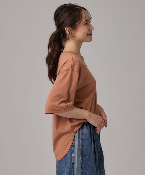 SHOO・LA・RUE / シューラルー カットソー | 【体型カバー】インせず着られる 配色ステッチロゴTシャツ | 詳細10