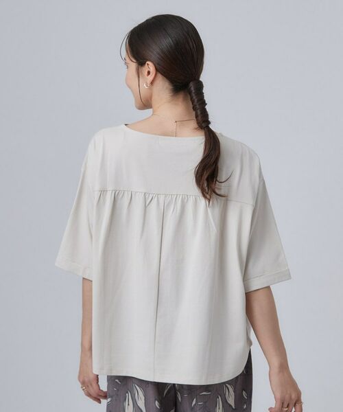 SHOO・LA・RUE / シューラルー カットソー | 【ひんやり/体型カバー】首元すっきり ゆるバックギャザーTシャツ | 詳細6