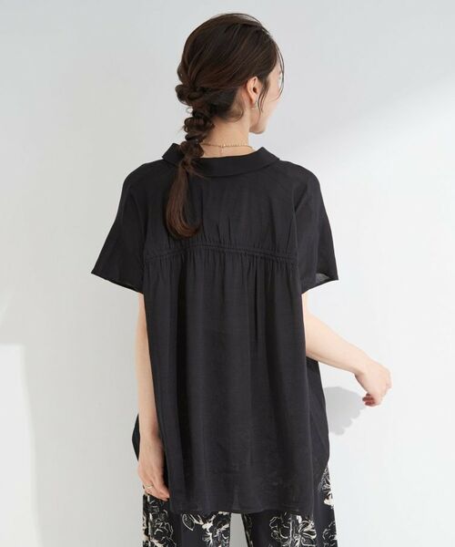 SHOO・LA・RUE / シューラルー シャツ・ブラウス | 【ひんやり/UV】ほんのりシアーで上品な バックギャザーブラウス | 詳細2