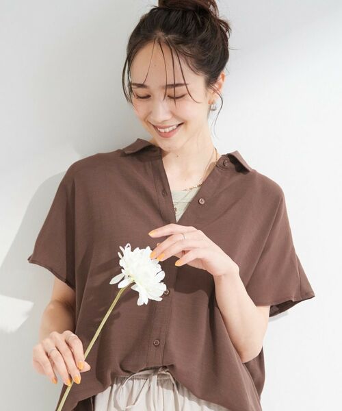 SHOO・LA・RUE / シューラルー シャツ・ブラウス | 【ひんやり/UV】ほんのりシアーで上品な バックギャザーブラウス（ブラウン(043)）