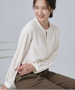 SHOO・LA・RUE / シューラルー シャツ・ブラウス | 【通勤/UV/洗濯後しわになりにくい/S-LL】胸元のゴールドホックがアクセント ピンタックデザインブラウス