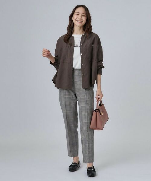 SHOO・LA・RUE / シューラルー シャツ・ブラウス | 【洗濯後しわになりにくい/S-LL】キーネック金ボタンポケットシャツ | 詳細3