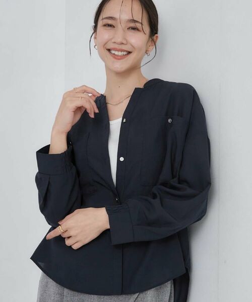 SHOO・LA・RUE / シューラルー シャツ・ブラウス | 【洗濯後しわになりにくい/S-LL】キーネック金ボタンポケットシャツ（ネイビー(094)）