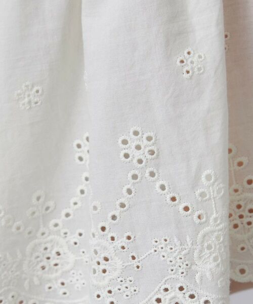 SHOO・LA・RUE / シューラルー シャツ・ブラウス | 【洗濯機可/綿100％】刺繍レースがこなれ見え インせず着られるペプラムブラウス | 詳細4