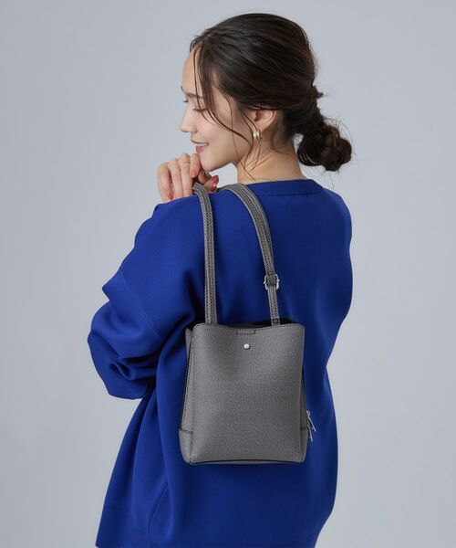 SHOO・LA・RUE / シューラルー ショルダーバッグ | ふわっと軽い三層ショルダーバッグ（ブラック(019)）