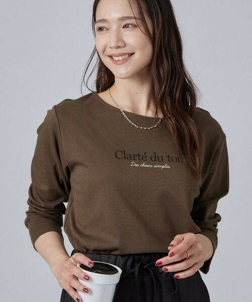 SHOO・LA・RUE / シューラルー カットソー | 【UVカット】大人上品スムース長袖ロゴプリントTシャツ（ブラウン(143)）