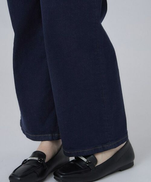 SHOO・LA・RUE / シューラルー デニムパンツ | 【ストレッチ/色落ちしにくいネイビー】脚がまっすぐきれいに見えるワイドストレートデニムパンツ | 詳細24