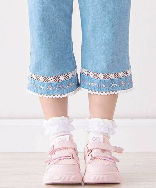 SLAP SLIP / スラップ スリップ デニムパンツ | ウエストリボン裾レースお花シェル刺しゅう7分丈パンツ(90~130cm) | 詳細5