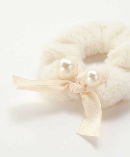 SLAP SLIP / スラップ スリップ ヘアゴム・シュシュ | ふわふわファーパール風ビーズリボン付きシュシュ | 詳細3