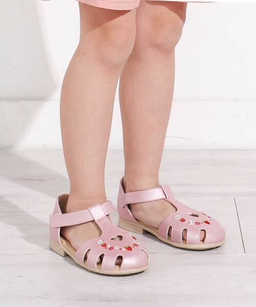 SLAP SLIP / スラップ スリップ サンダル | お花イチゴシェル刺しゅうグルカサンダル(14~19cm)（ピンク）