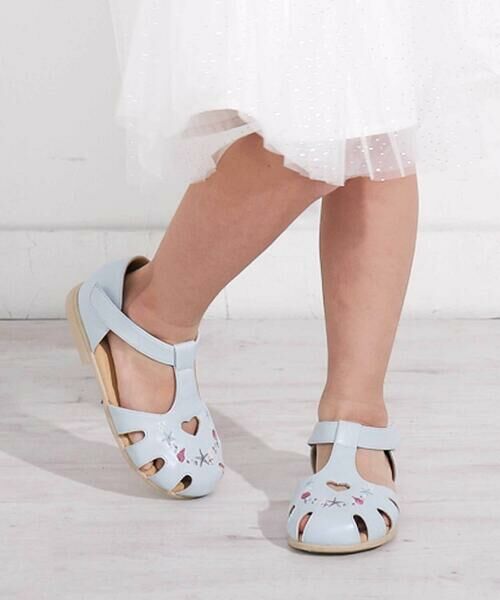SLAP SLIP / スラップ スリップ サンダル | お花イチゴシェル刺しゅうグルカサンダル(14~19cm)（ブルー）