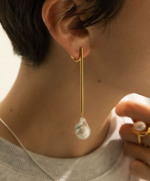SMELLY / スメリー ピアス・イヤリング | so’　baroque pearl bar earring | 詳細4