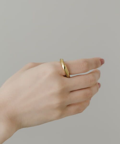 SMELLY/スメリー ステンレスニュアンスツイストリング GLD 11号 SMELLY/スメリー ステンレスニュアンスツイストリング GLD 11号