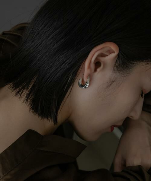 SMELLY / スメリー ピアス・イヤリング | SMELLY so’　curve pierce | 詳細11