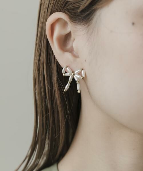 SMELLY / スメリー ピアス・イヤリング | パールメタルリボンピアス | 詳細1