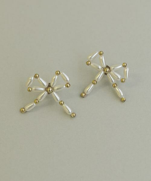 SMELLY / スメリー ピアス・イヤリング | パールメタルリボンピアス（ゴールド系その他）