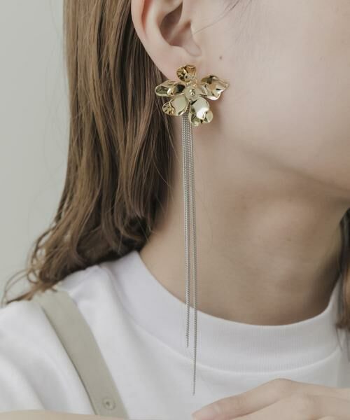 SMELLY / スメリー ピアス・イヤリング | メタルフラワーロングチェーンピアス | 詳細1
