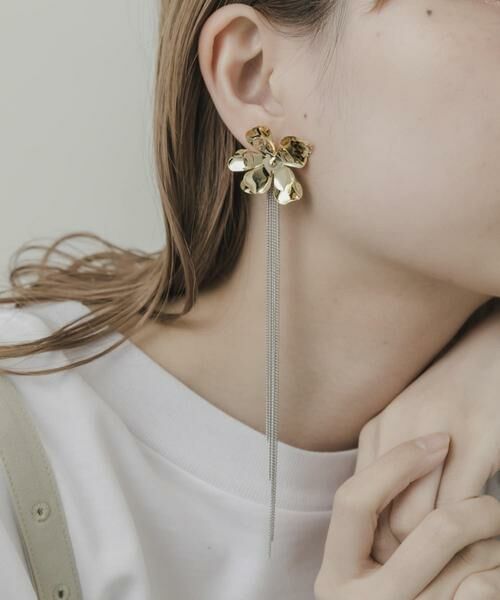 SMELLY / スメリー ピアス・イヤリング | メタルフラワーロングチェーンピアス | 詳細2