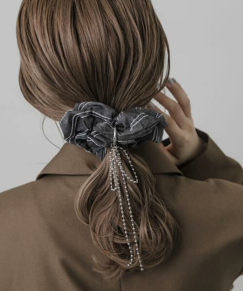 SMELLY / スメリー ヘアゴム・シュシュ | ドロップボールチェーンボリュームシュシュ | 詳細1