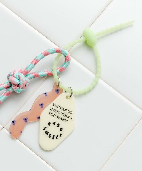 SMELLY / スメリー キーホルダー・ストラップ | カラフルチャームシリコンキーチェーン | 詳細2