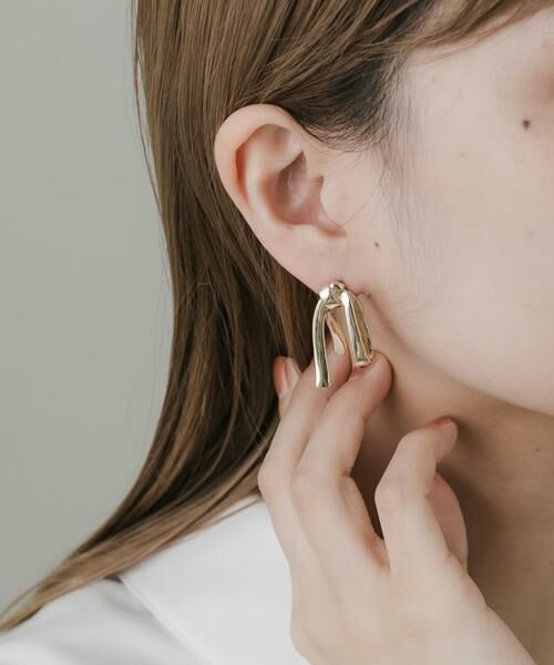 SMELLY / スメリー ピアス・イヤリング | ニュアンスメタルリボンモチーフピアス | 詳細1