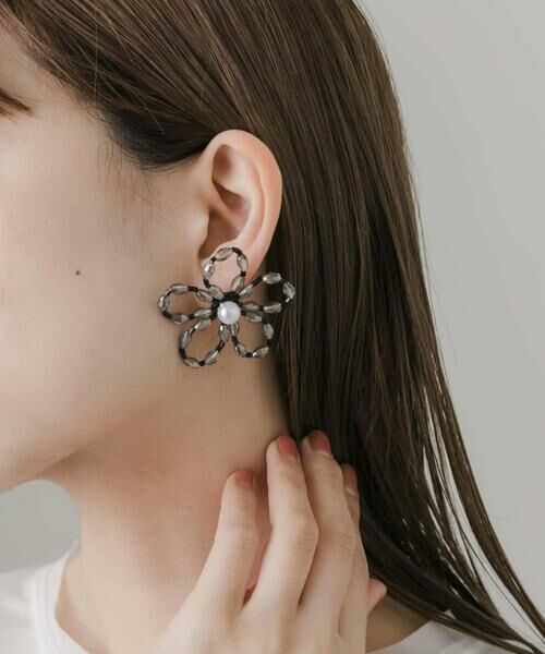 SMELLY / スメリー ピアス・イヤリング | フラワービーズピアス | 詳細1