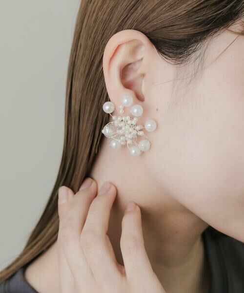 SMELLY/スメリー フラワーモチーフパールシャワーピアス アイボリー - SMELLY/スメリー フラワーモチーフパールシャワーピアス アイボリー -